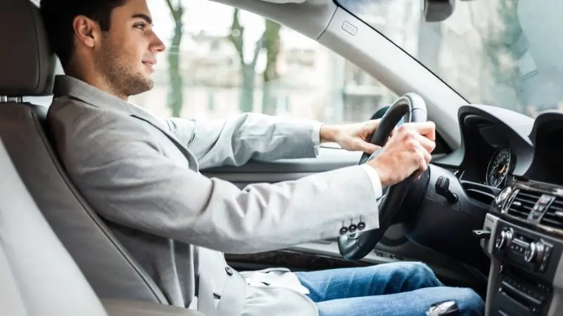 Tránh để xe khởi động khi không chạy Tránh để xe khởi động khi không chạy