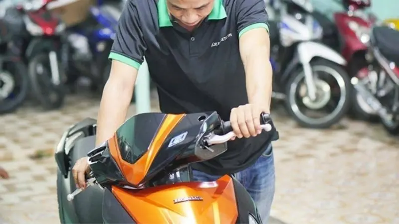 Kiểm tra hệ thống phanh và lốp