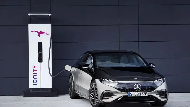 Mercedes-Benz EQS từ mọi góc độ 18