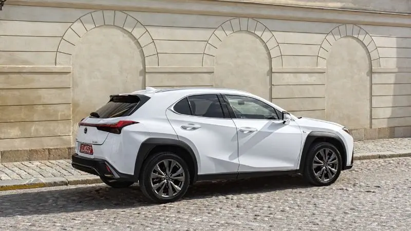 Ngoại thất Lexus UX200 sang trọng - Ảnh 28 Ngoại thất Lexus UX200 sang trọng - Ảnh 28