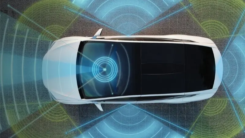 Cảm biến và camera: Hỗ trợ đỗ xe, cảnh báo va chạm