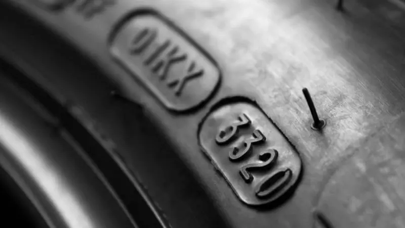 Sự khác biệt giữa số DOT và số sê-ri Sự khác biệt giữa số DOT và số sê-ri