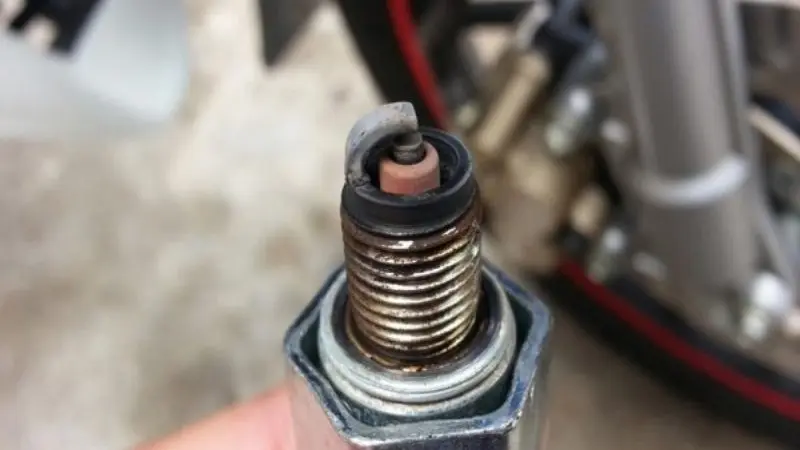 Tại sao cần vệ sinh Bugi? Tại sao cần vệ sinh Bugi?