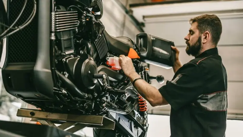 Dấu hiệu cho thấy cần thay nhớt xe máy ngay Dấu hiệu cho thấy cần thay nhớt xe máy ngay