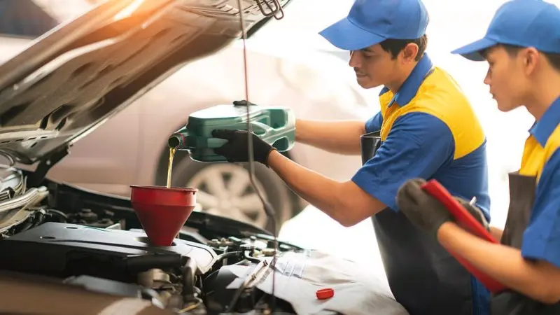 Dấu hiệu nhận biết ô tô của bạn cần thay dầu nhớt Dấu hiệu nhận biết ô tô của bạn cần thay dầu nhớt