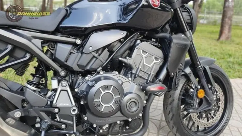 Honda CB1000R 12