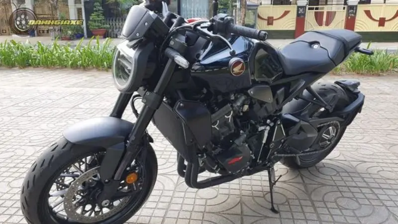 Honda CB1000R 4