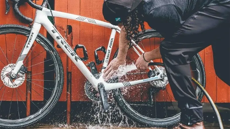 Hướng dẫn từng bước vệ sinh xe đạp đúng cách Hướng dẫn từng bước vệ sinh xe đạp đúng cách