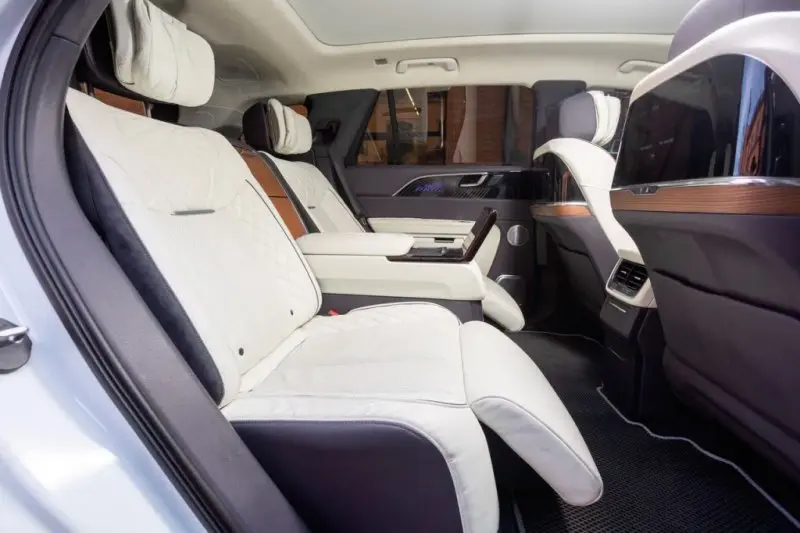 Nội thất sang trọng của xe Hongqi E-HS9 9