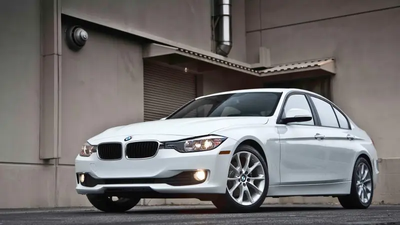 BMW 320i – 1,899 Tỷ VNĐ BMW 320i – 1,899 Tỷ VNĐ