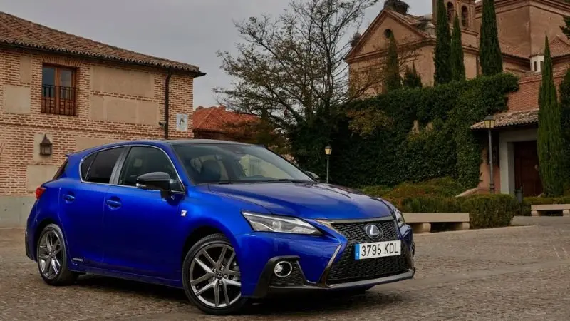 Ngoại thất Lexus CT 200 sang trọng và thể thao - Ảnh 13