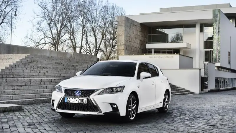Ngoại thất Lexus CT 200 sang trọng và thể thao - Ảnh 14