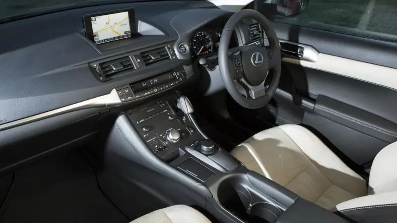 Nội thất Lexus CT 200 tiện nghi và thoải mái - Ảnh 5