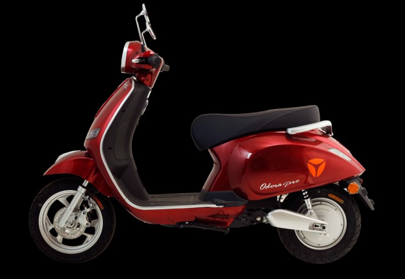 Yadea Odora Pro màu đỏ đô