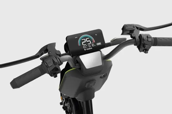Đánh giá xe máy điện Yadea X - Bull 3