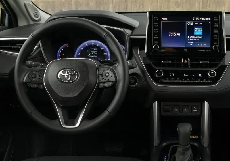 Nội thất tinh xảo của xe Toyota Corolla Cross 1.8G 12