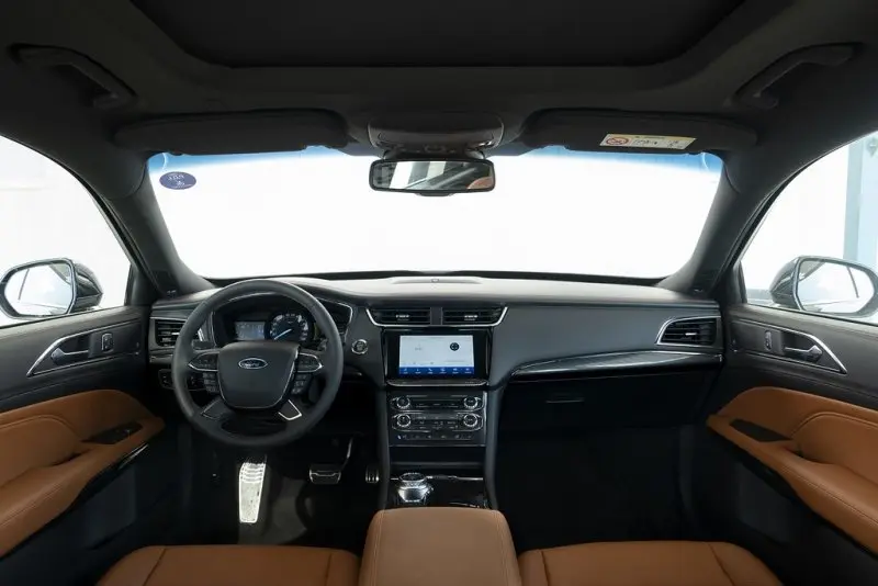 Ảnh nội thất sang trọng của xe Ford Taurus 14