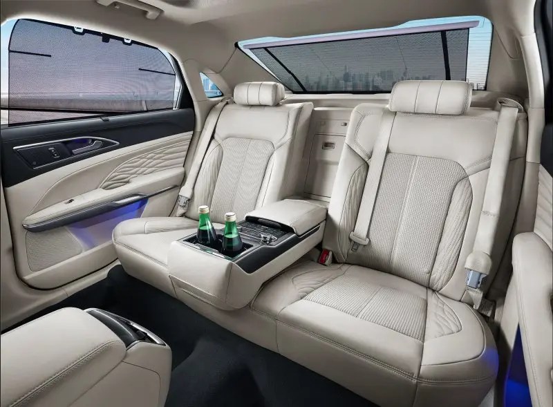 Ảnh nội thất sang trọng của xe Ford Taurus 17