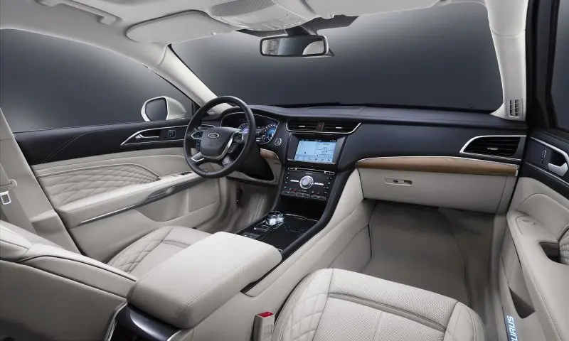 Ảnh nội thất sang trọng của xe Ford Taurus 20