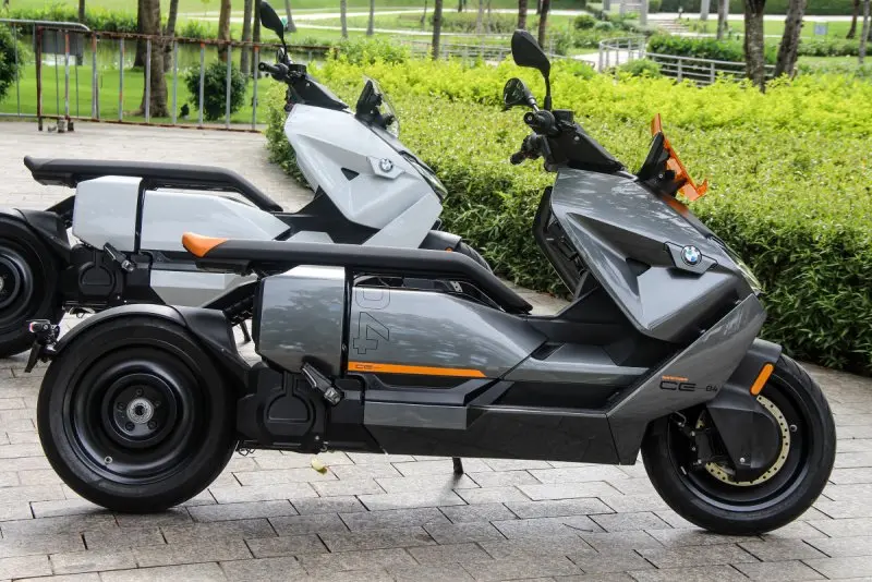 Đánh giá chi tiết BMW CE04 1