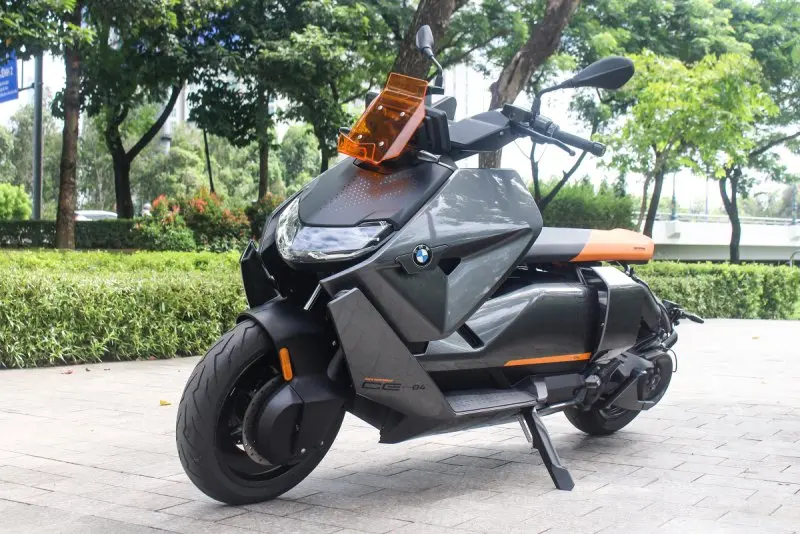 Đánh giá chi tiết BMW CE04 2