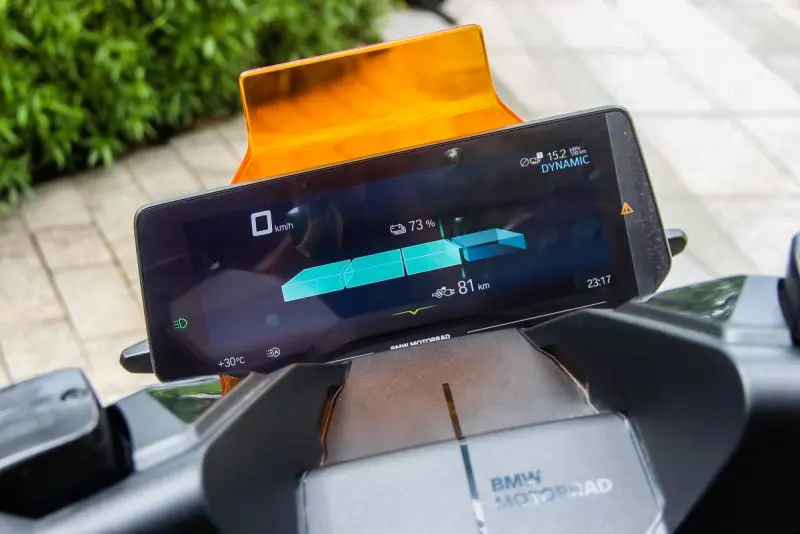 Đánh giá chi tiết BMW CE04 3