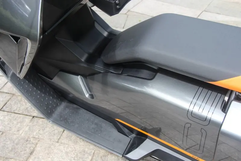 Đánh giá chi tiết BMW CE04 4