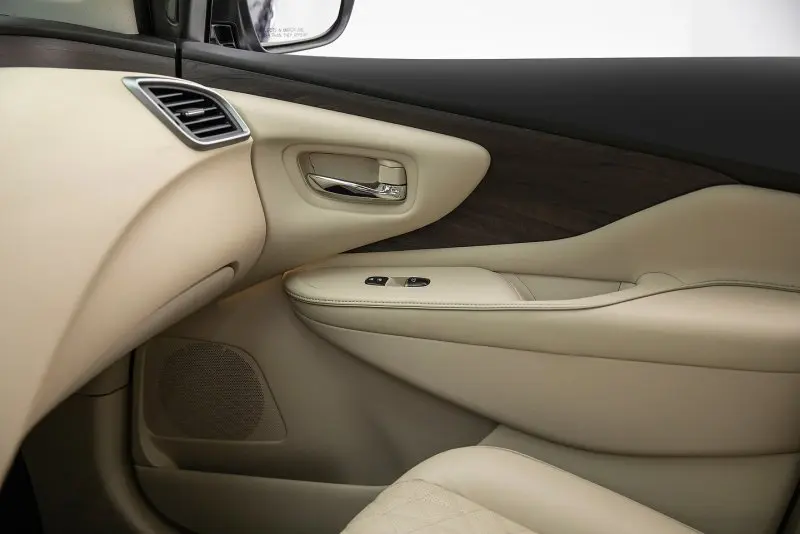 Bộ sưu tập hình nội thất xe Nissan Murano sang trọng 15