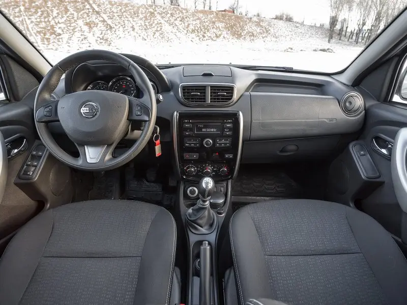 Hình ảnh Nissan Terra dưới góc chụp chi tiết 8