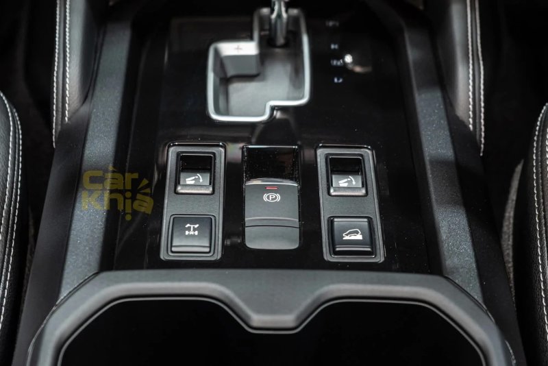 Hình ảnh Nissan Terra dưới góc chụp chi tiết 11