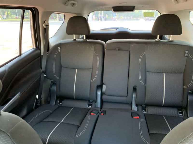 Hình ảnh Nissan Terra dưới góc chụp chi tiết 13