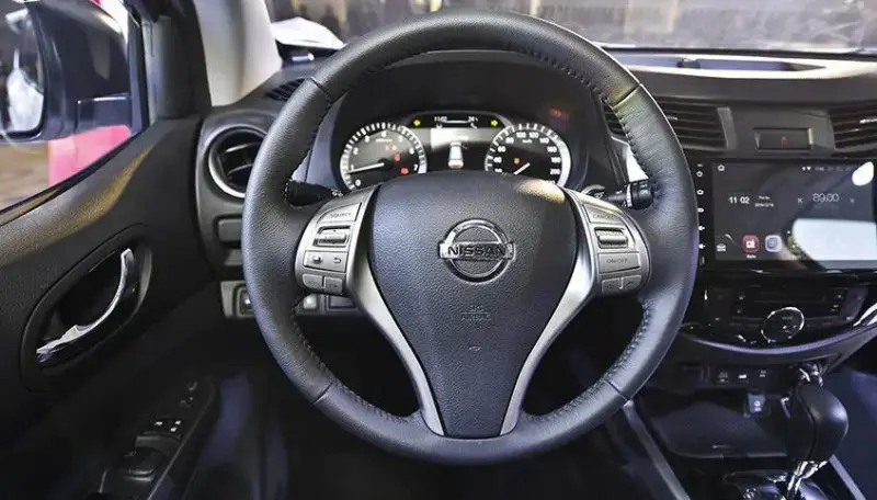 Hình ảnh Nissan Terra dưới góc chụp chi tiết 15