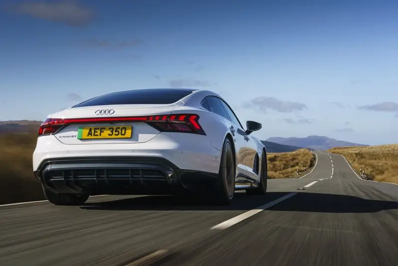 Bộ sưu tập hình ảnh chi tiết E-Tron GT quattro 15