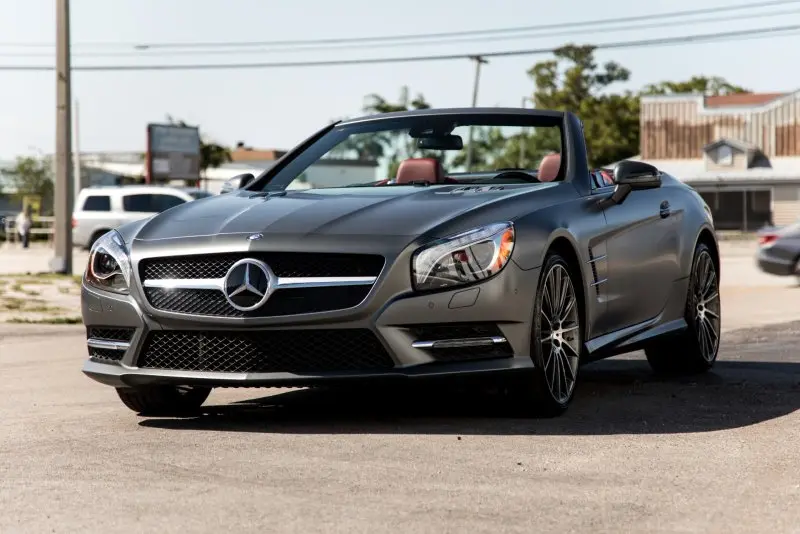 Ảnh ngoại thất sang trọng của xe Mercedes-Benz SL 400 23