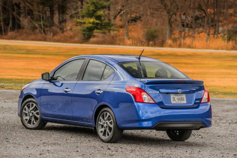 Xem ảnh thực tế xe Nissan Versa siêu ấn tượng 12