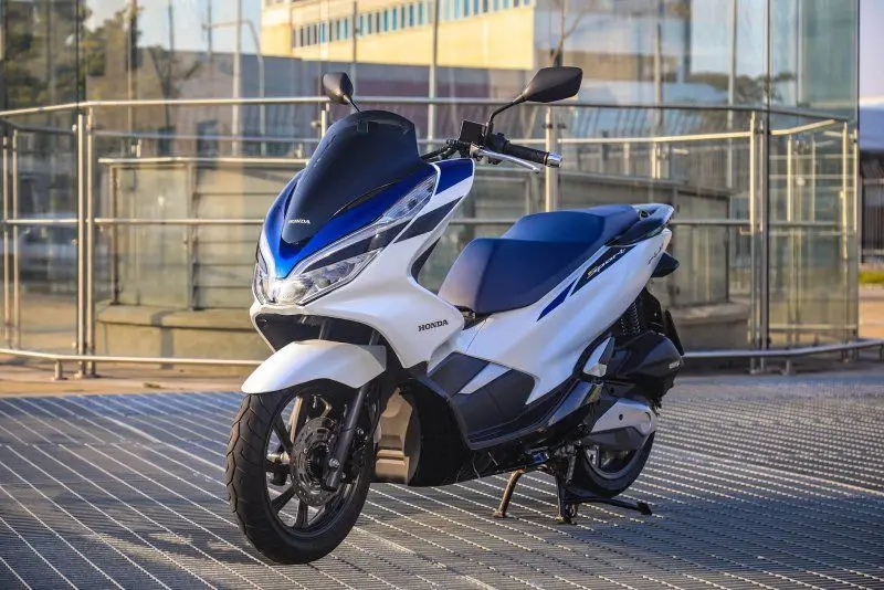 Honda PCX eHEV 44