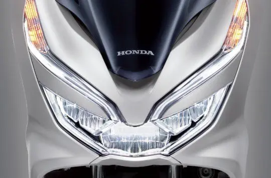 Honda PCX eHEV 3