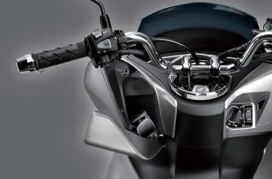 Honda PCX eHEV 16