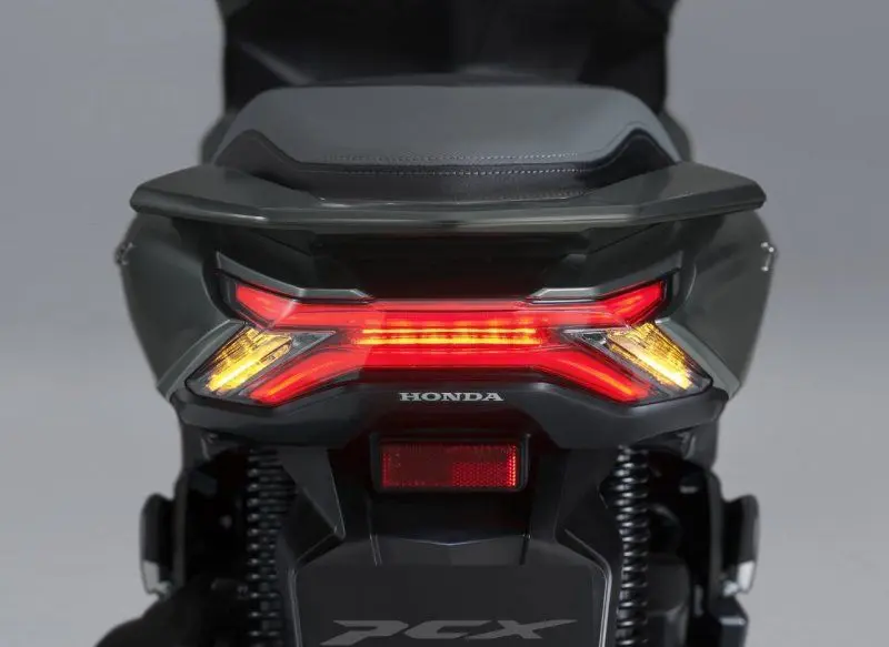 Honda PCX eHEV 17
