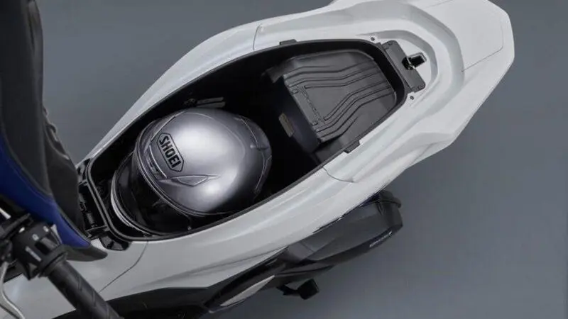 Honda PCX eHEV 22