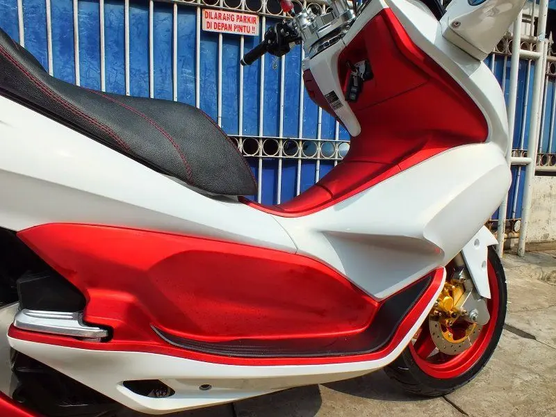 Honda PCX eHEV 26