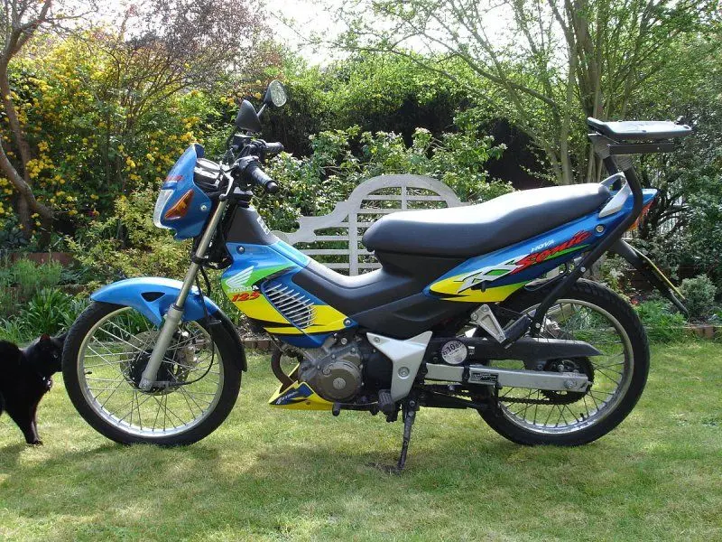 Honda Sonic 150R 6