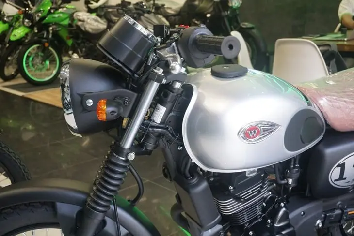 Kawasaki W175 23
