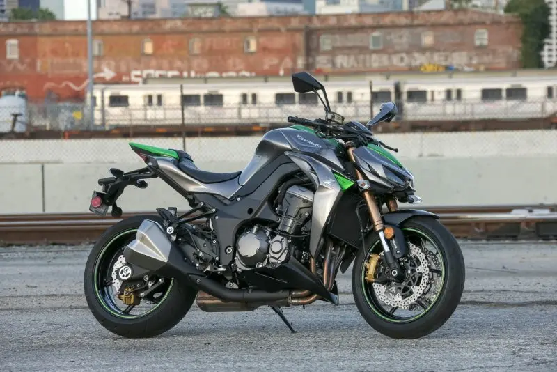 Kawasaki Z1000 36