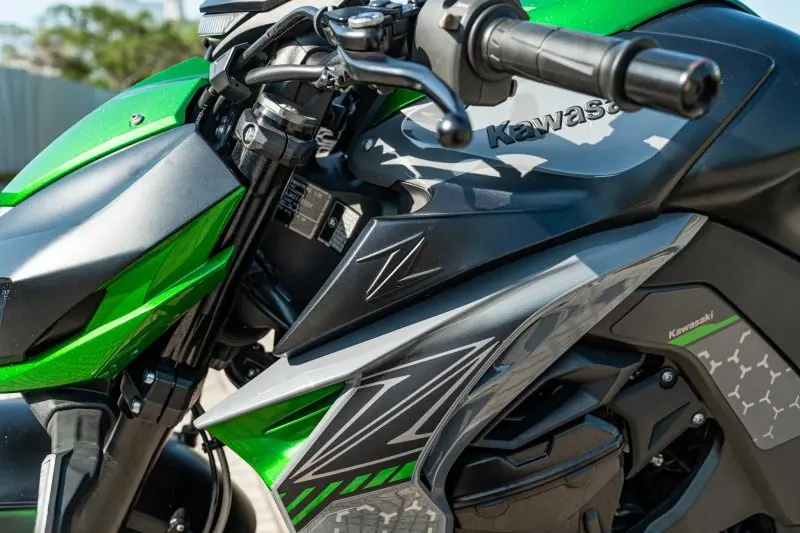 Kawasaki Z1000 11