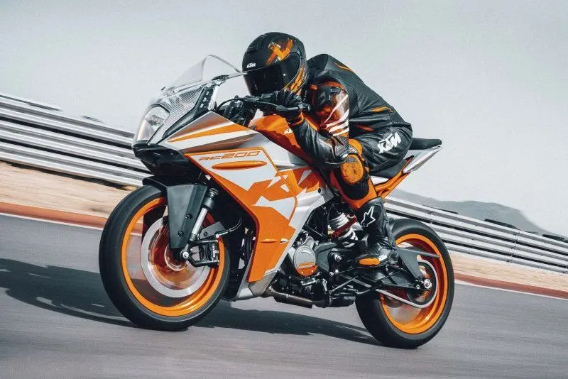 KTM RC 200 32