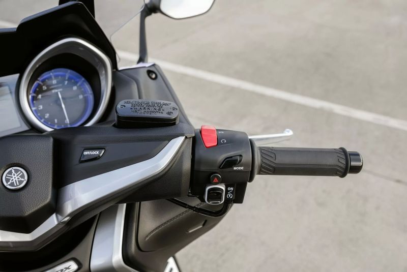 Ảnh chi tiết xe máy Yamaha TMAX DX 2