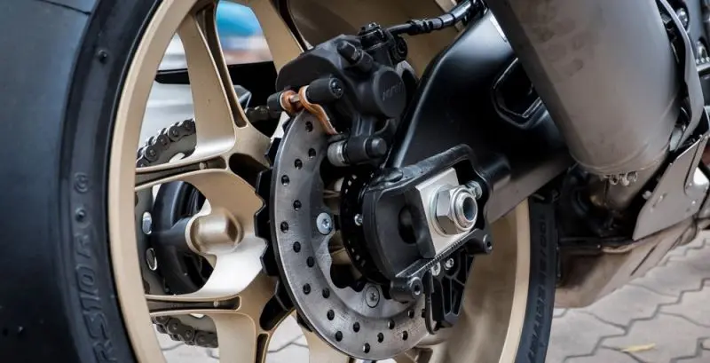 Ảnh chi tiết xe máy Yamaha YZF R1 11 Ảnh chi tiết xe máy Yamaha YZF R1 11