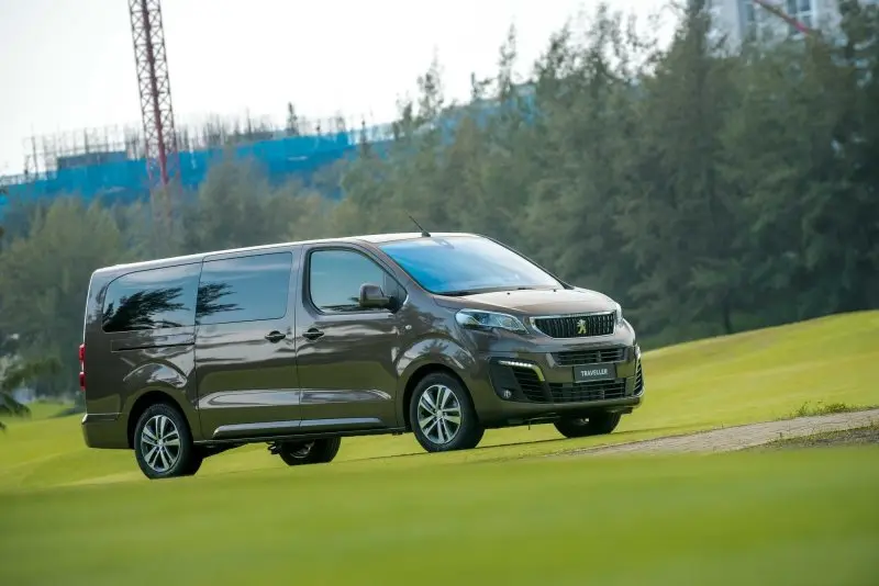 Ảnh chụp xe Peugeot Traveller sắc nét 16