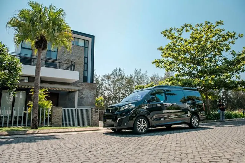 Ảnh chụp xe Peugeot Traveller sắc nét 20